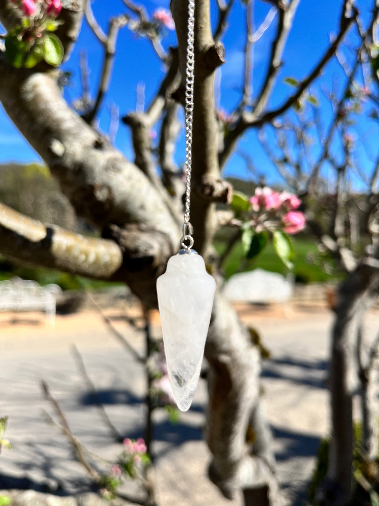 Pendule pointe en pierre naturelle