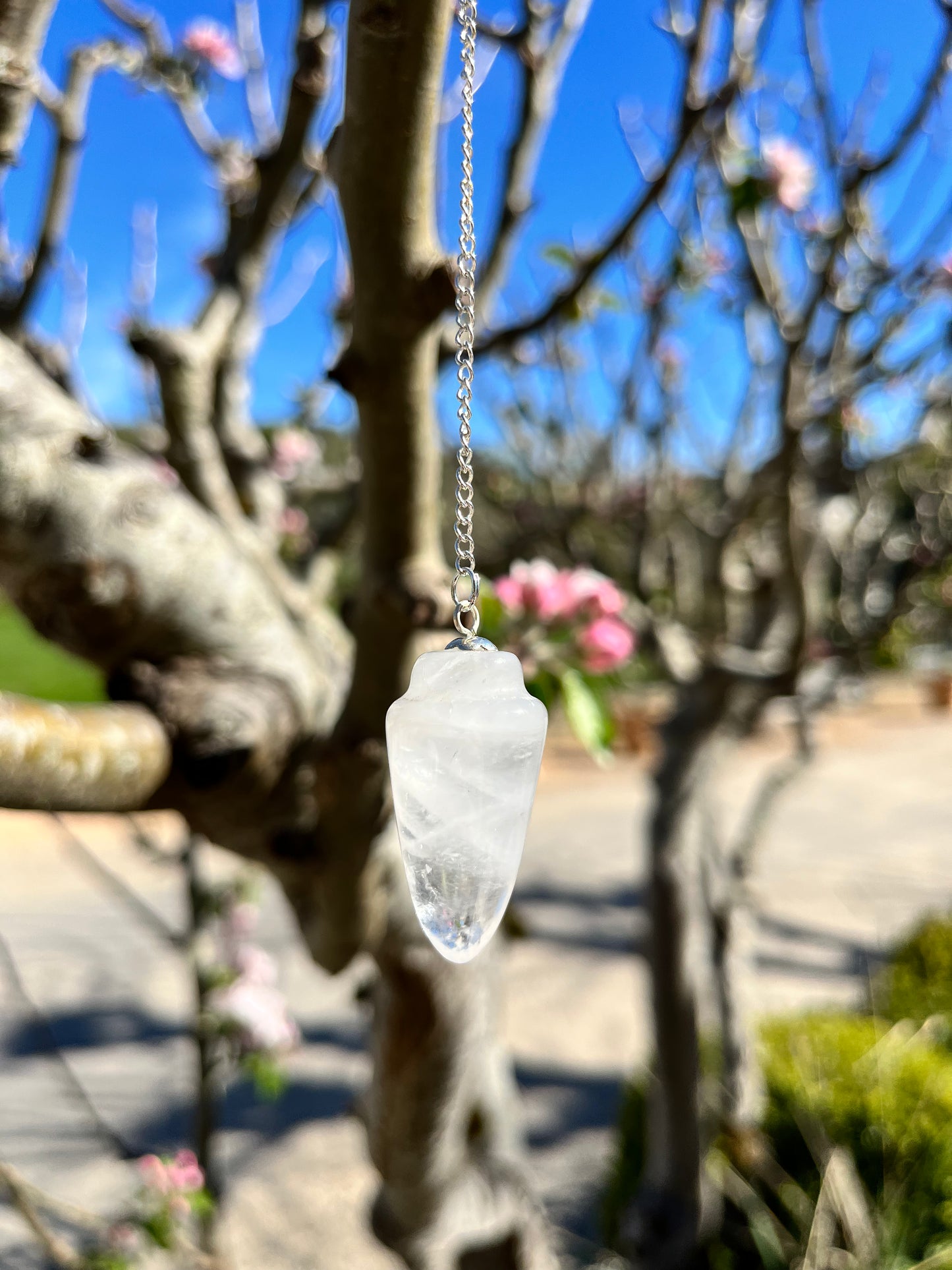 Pendule pointe arrondie en pierre naturelle