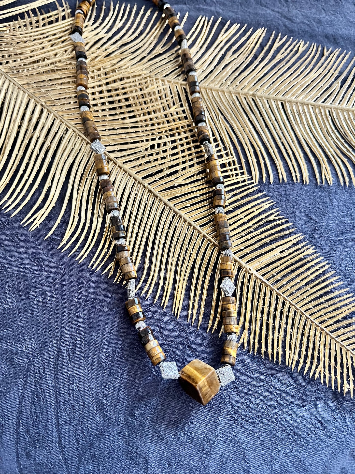 Collier heishi « protection » Oeil du tigre