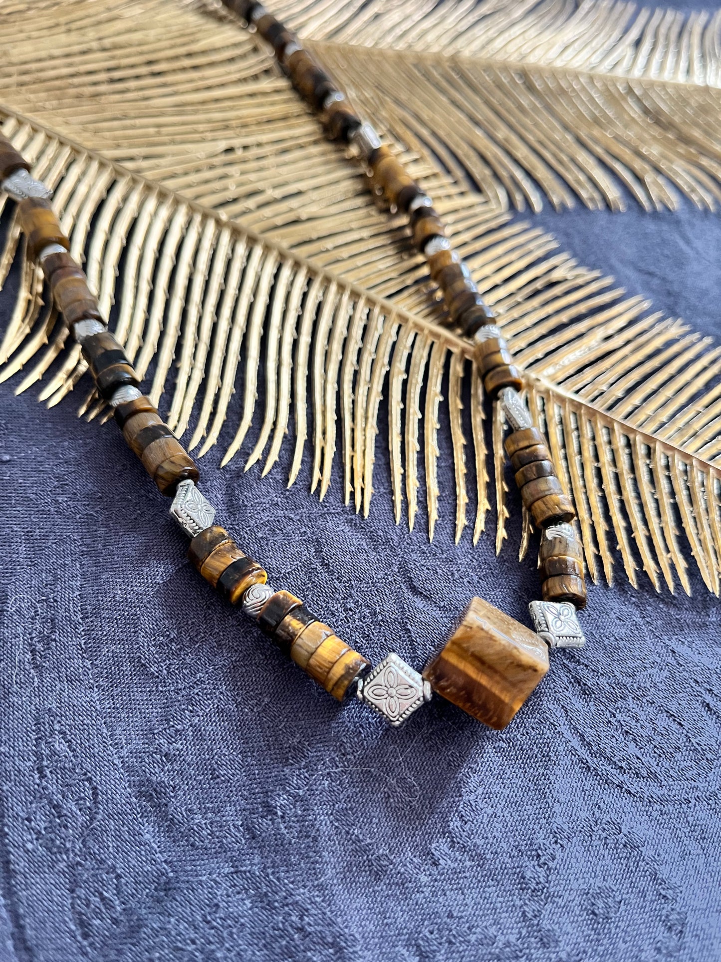 Collier heishi « protection » Oeil du tigre