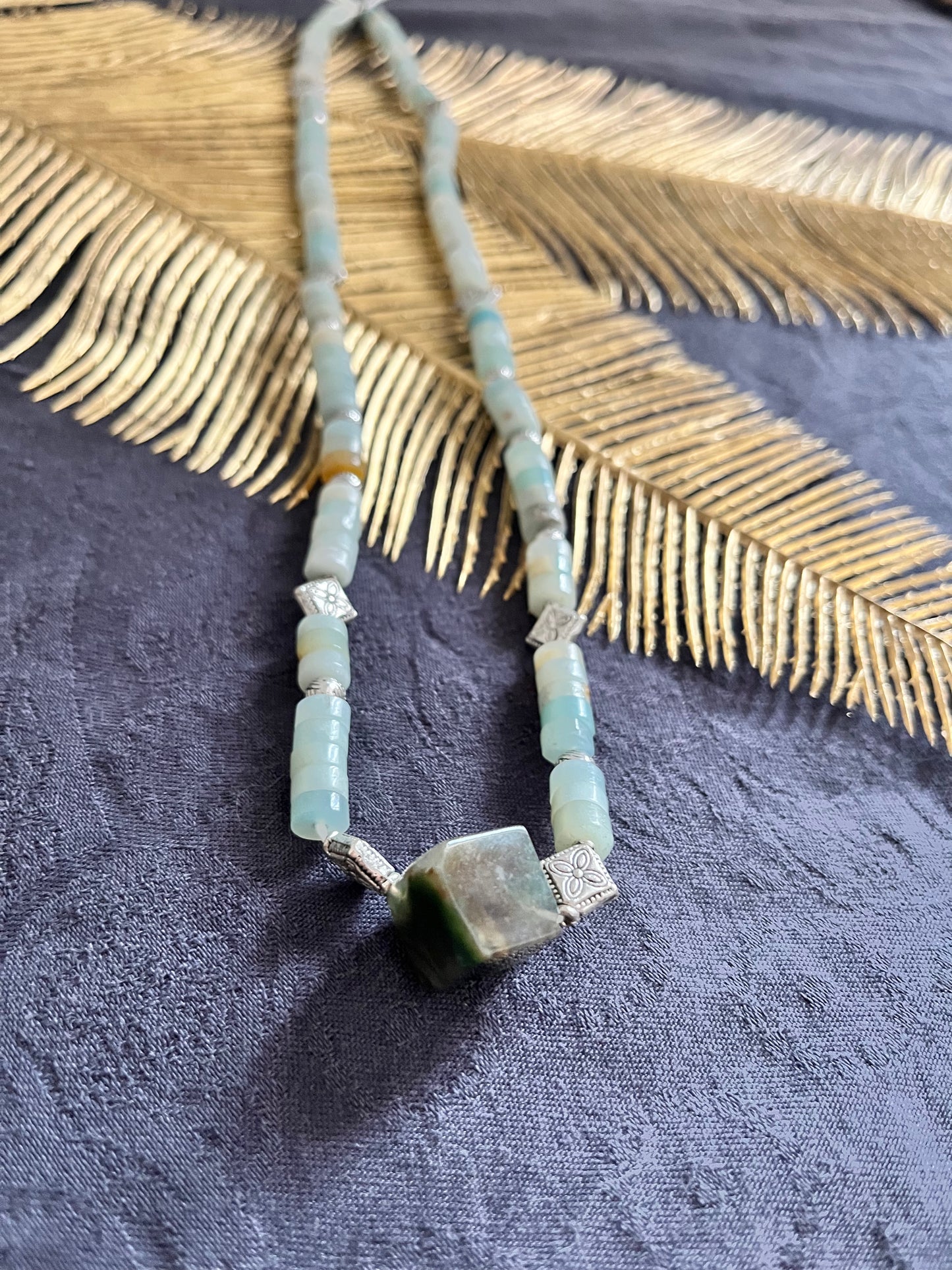 Collier heishi « relaxant et chance » en Amazonite et Agathe d’Inde