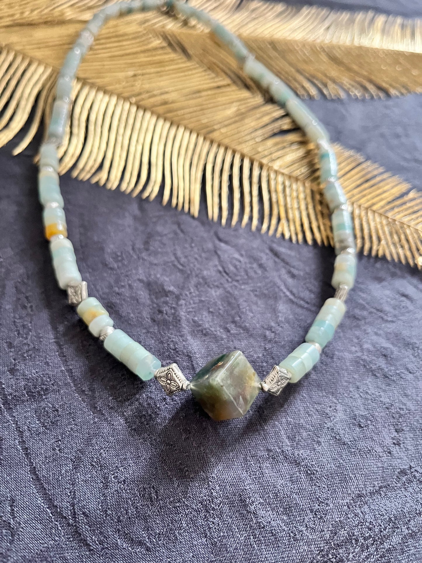Collier heishi « relaxant et chance » en Amazonite et Agathe d’Inde