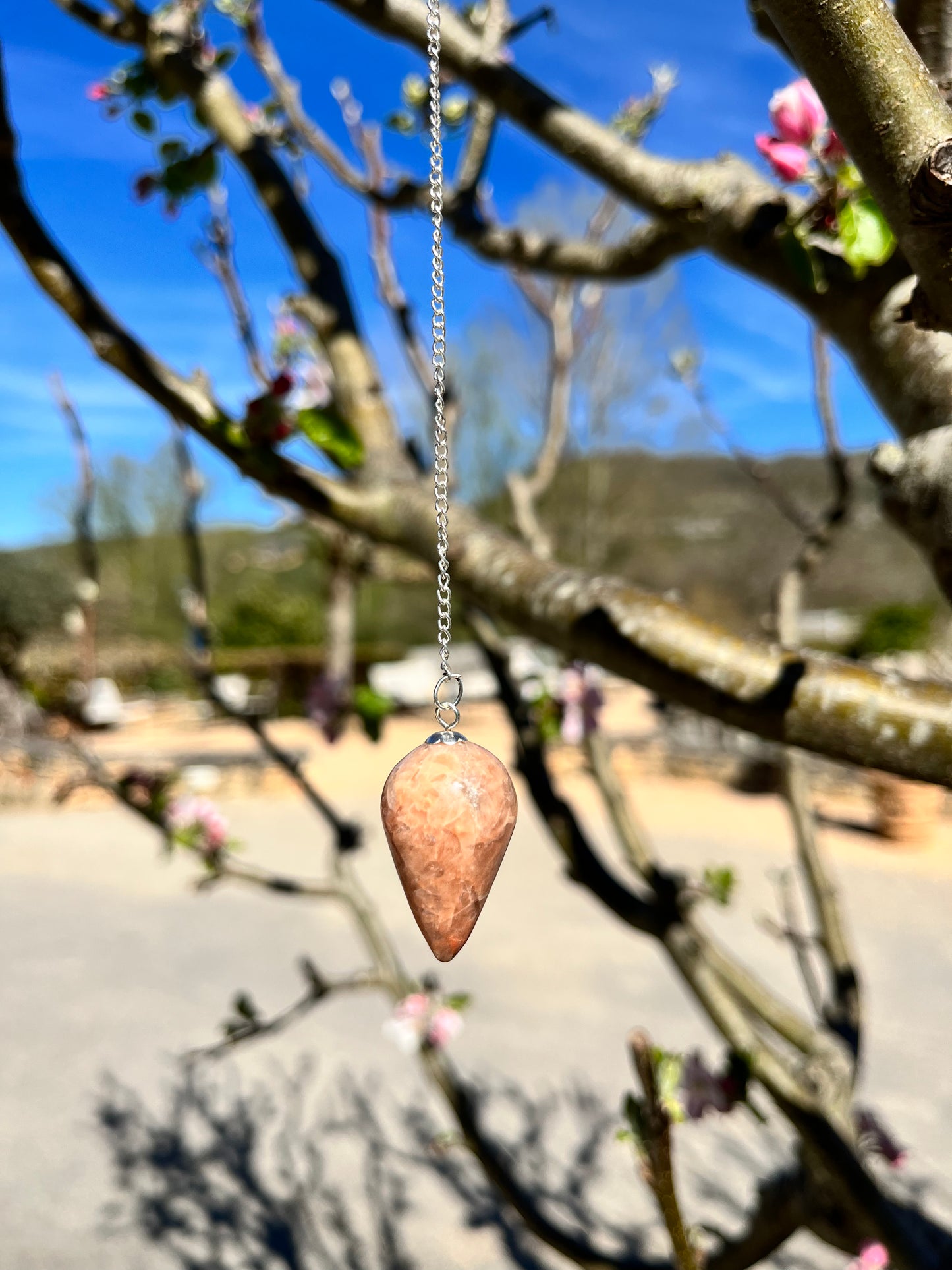 Pendule pointe arrondie en pierre naturelle