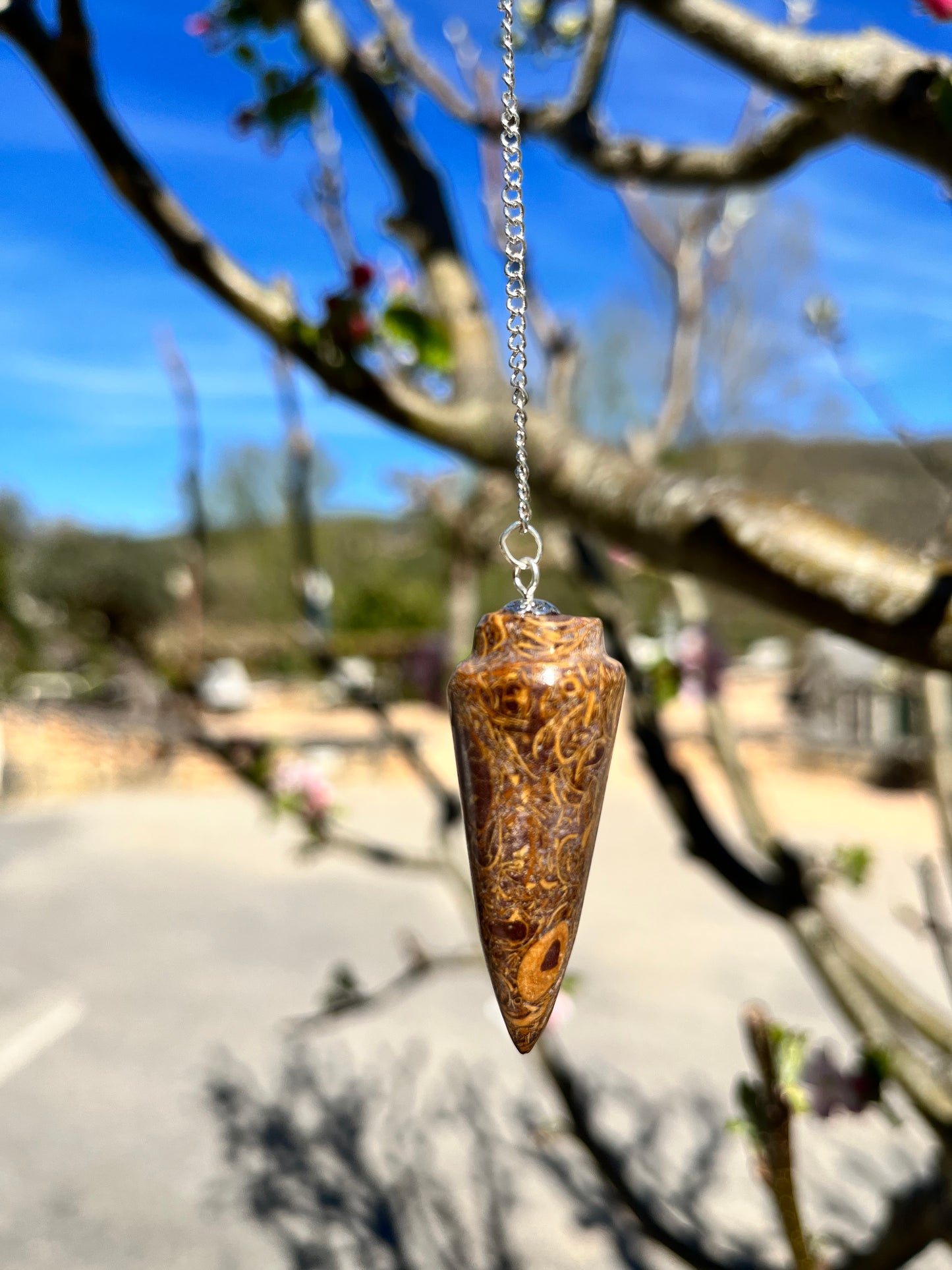 Pendule pointe en pierre naturelle