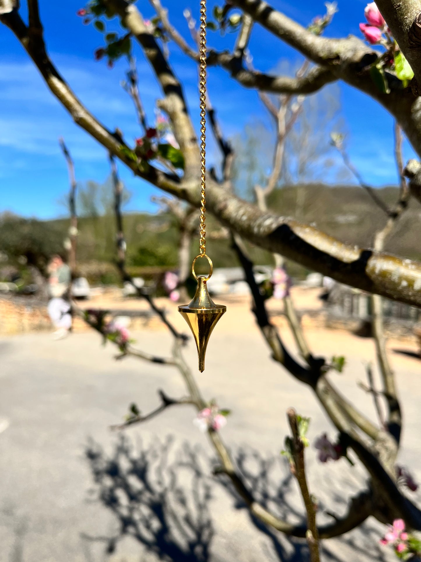 Pendule en bronze avec longue pointe