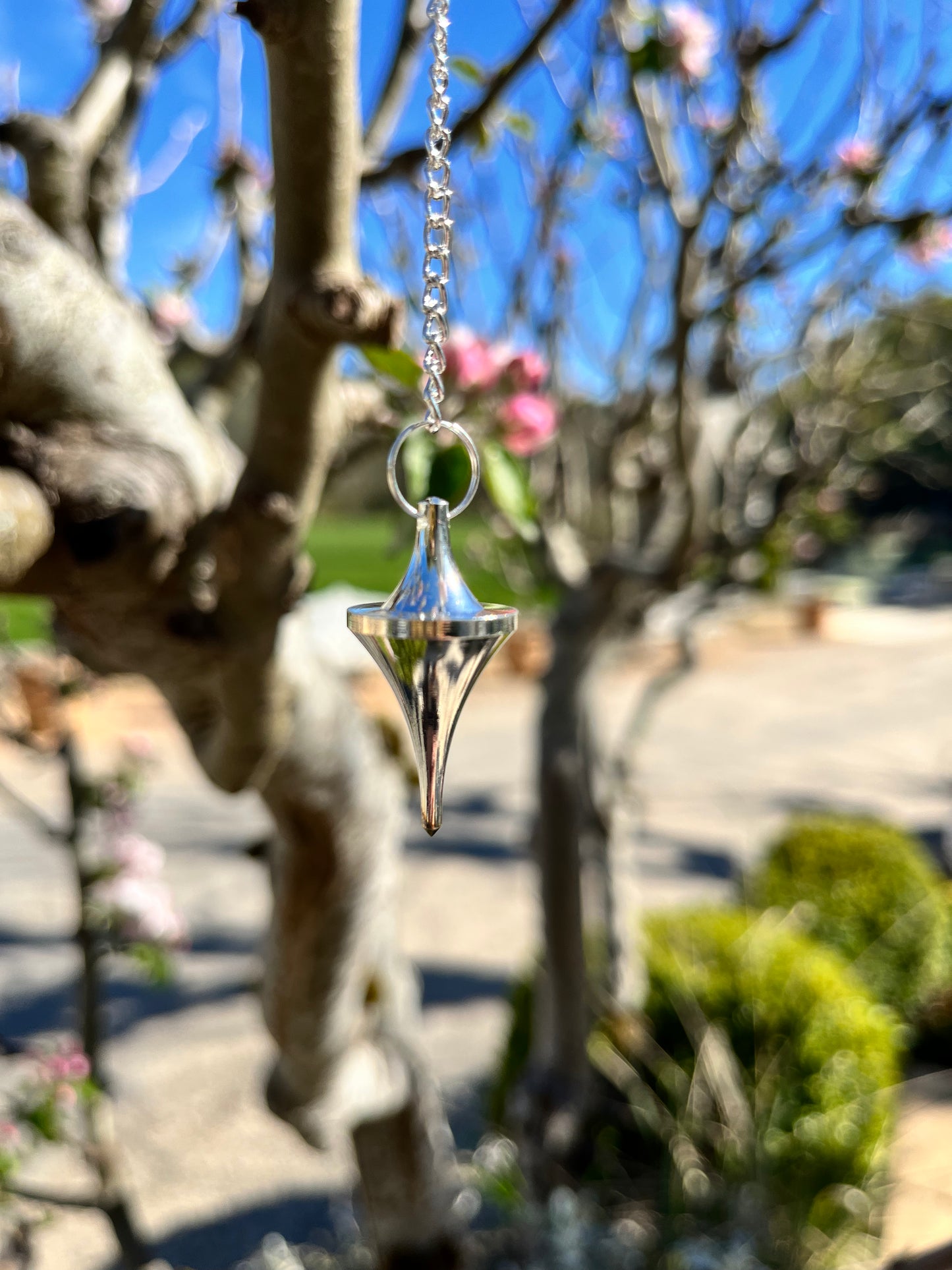 Pendule plaqué argent avec pointe longue