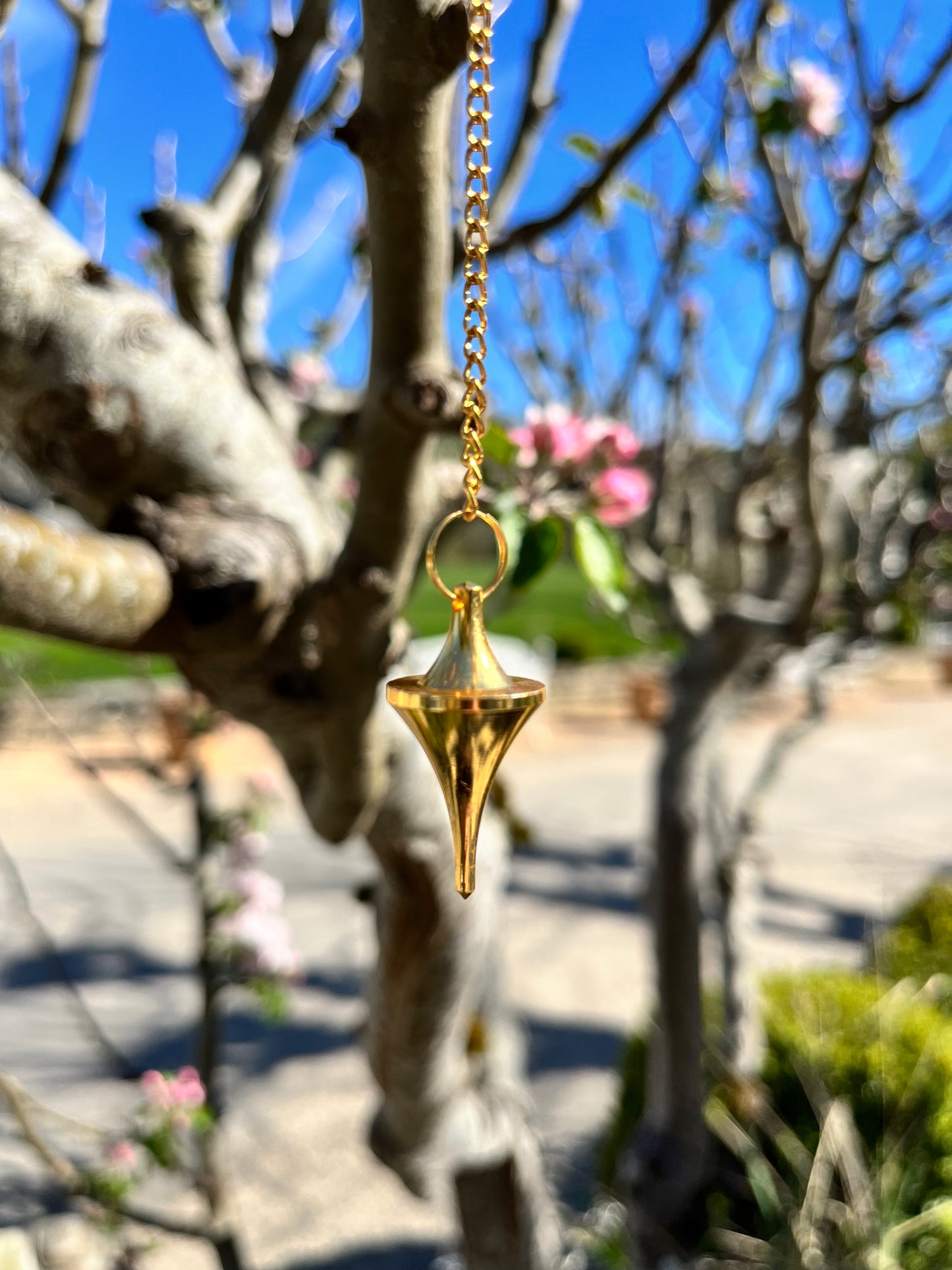 Pendule en bronze avec longue pointe